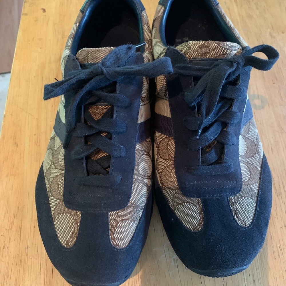 Womens size 7.5 coach sneaker.